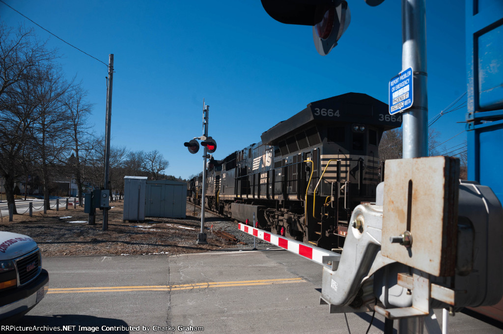 NS 3664 through the crossing